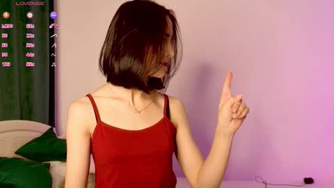 Mia online show from November 28, 2025, 7:11 am