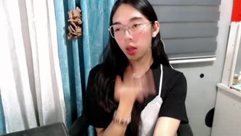 Mia online show from April 2, 2026, 6:05 pm