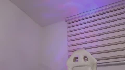 Mia online show from February 14, 2025, 2:39 am