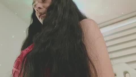 Mia online show from February 28, 2025, 8:28 pm