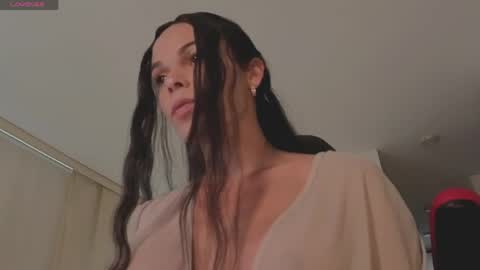 Mia online show from April 10, 2026, 4:55 pm