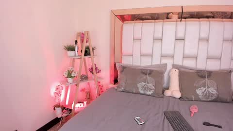 Mia Villalobos online show from January 22, 2025, 6:10 am