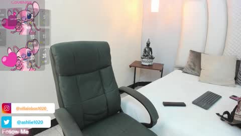 Mia Villalobos online show from October 12, 2025, 4:50 pm