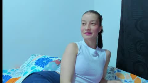  Chloe  online show from April 16, 2026, 1:06 am