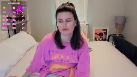 Mia  online show from October 24, 2025, 12:45 pm