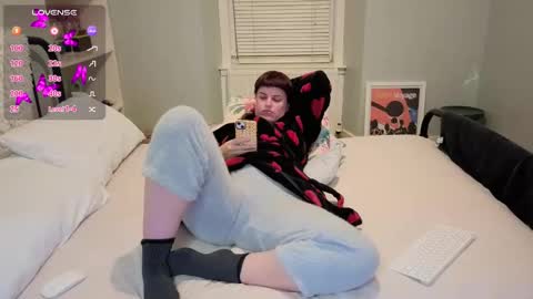 Mia  online show from November 1, 2025, 11:18 pm