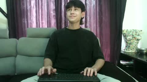 Snapshot of michaeel_blue chatting on May 13, 2026, 7:00 pm Michael online show from May 13, 2026, 7:00 pm
