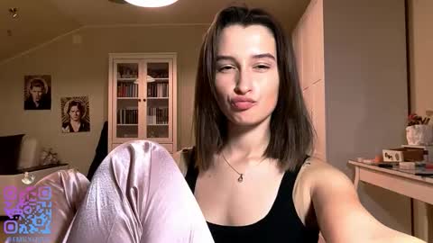 Emily online show from November 11, 2025, 2:28 pm