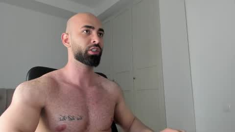 MichaelEvansx online show from April 17, 2026, 9:18 pm