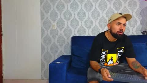 Snapshot of michaell_twink chatting on February 18, 2025, 1:21 am Michaell online show from February 18, 2025, 1:21 am