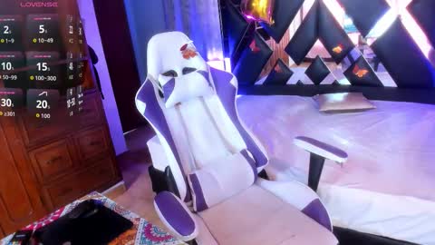 Michell  online show from February 18, 2026, 7:10 pm