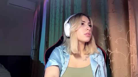 Snapshot of michellcrumpacker chatting on November 3, 2025, 6:53 pm michellcrumpacker online show from November 3, 2025, 6:53 pm