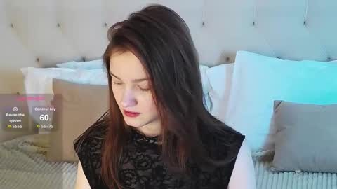 Snapshot of michelle_roux chatting on February 5, 2026, 9:41 pm Michelle online show from February 5, 2026, 9:41 pm