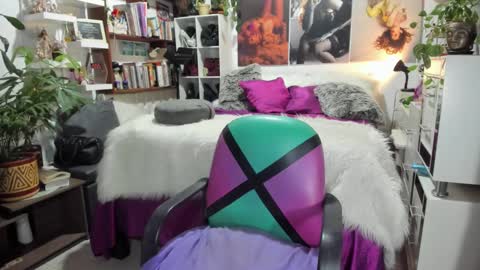 michelle apihel online show from February 21, 2025, 11:21 pm