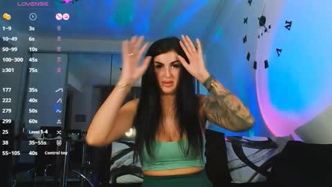 Snapshot of michelleswanx chatting on October 1, 2025, 6:58 pm Michelle online show from October 1, 2025, 6:58 pm
