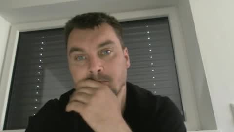 Snapshot of michl_2022 chatting on May 31, 2026, 2:13 pm michl_2022 online show from May 31, 2026, 2:13 pm