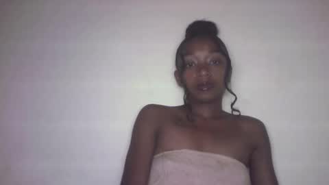 Snapshot of michou_69 chatting on May 24, 2026, 8:08 am michou_69 online show from May 24, 2026, 8:08 am