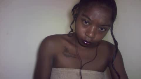 Snapshot of michou_69 chatting on May 27, 2026, 6:43 am michou_69 online show from May 27, 2026, 6:43 am