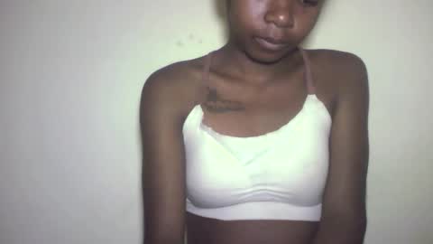 Snapshot of michou_69 chatting on May 28, 2026, 12:08 am michou_69 online show from May 28, 2026, 12:08 am