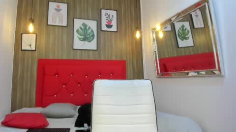 mick_johnsonn online show from November 18, 2025, 12:31 pm