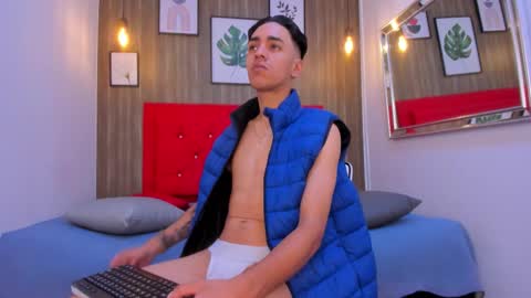 mick_johnsonn online show from November 19, 2025, 12:27 pm