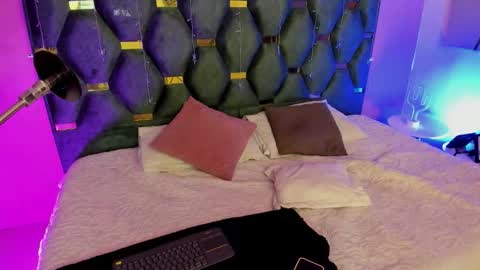 Micki online show from February 18, 2026, 11:28 am