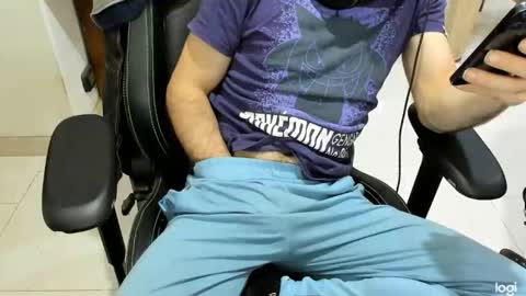 microfama00 online show from February 12, 2026, 7:25 am