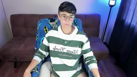 Snapshot of midnight07_ chatting on June 1, 2026, 3:36 pm Blue online show from June 1, 2026, 3:36 pm