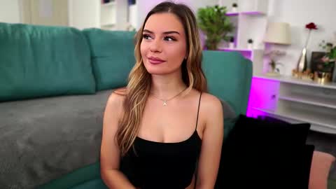 Alice online show from October 15, 2025, 6:19 pm