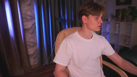 Snapshot of midnight_tease_ chatting on April 9, 2026, 4:45 pm Daniel online show from April 9, 2026, 4:45 pm