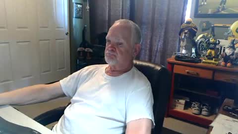 midwestdad09 online show from June 20, 2026, 6:44 pm