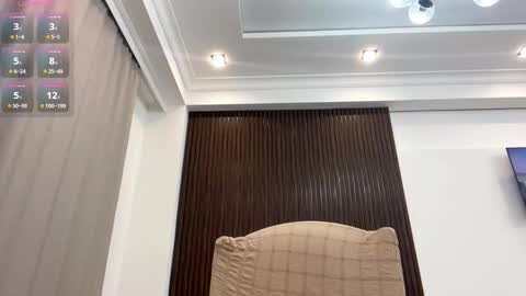 Mia online show from December 4, 2025, 4:16 pm