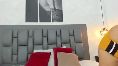 Mia  online show from January 15, 2025, 4:11 pm