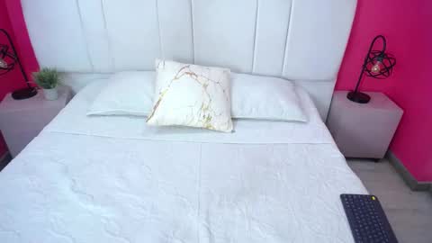 Snapshot of miia_colliins__ chatting on September 17, 2025, 12:40 pm Miia colliins   online show from September 17, 2025, 12:40 pm