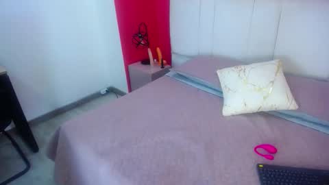 Snapshot of miia_colliins__ chatting on September 22, 2025, 1:24 pm Miia colliins   online show from September 22, 2025, 1:24 pm