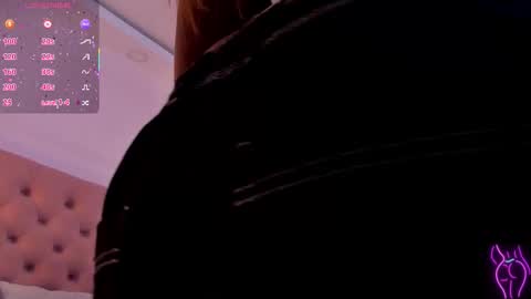 Miia Schwarz  online show from September 20, 2025, 9:49 pm