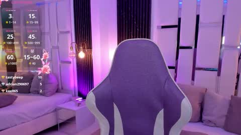 Miia Schwarz  online show from November 8, 2025, 3:34 pm