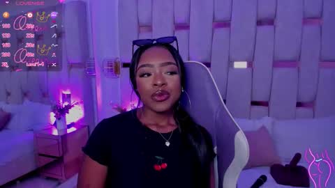 Miia Schwarz  online show from March 18, 2026, 11:41 pm