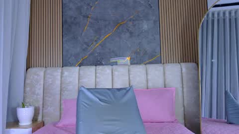 miia scoott  online show from March 31, 2026, 12:16 pm