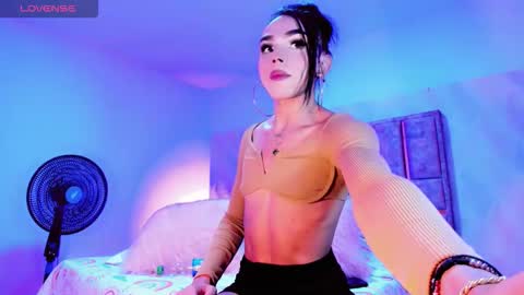   online show from December 15, 2025, 8:40 am