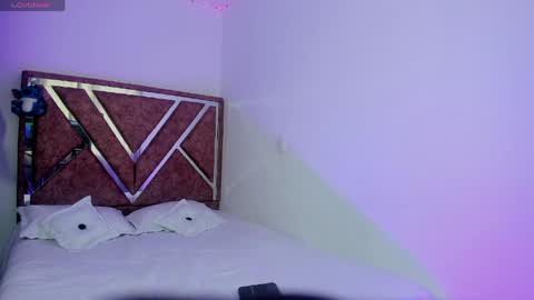 miia_starr_ online show from April 7, 2026, 9:26 pm