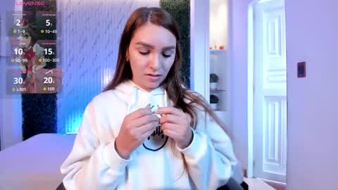 Miia 3 online show from October 25, 2025, 12:13 pm