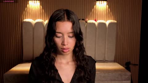 miiaa_evans1 online show from March 31, 2026, 8:09 pm