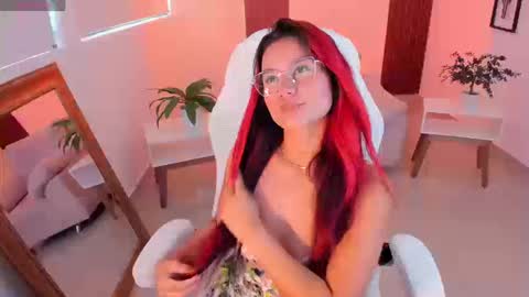 Snapshot of miiaa_jones chatting on September 9, 2025, 1:43 pm Mia online show from September 9, 2025, 1:43 pm