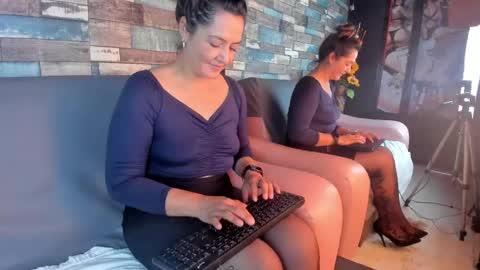 miiss_evaa online show from February 24, 2025, 5:42 pm