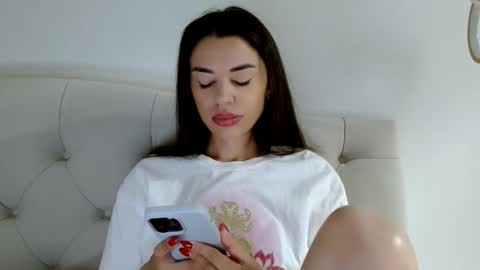 Snapshot of mika_gold7 chatting on June 7, 2026, 9:02 am Mika online show from June 7, 2026, 9:02 am