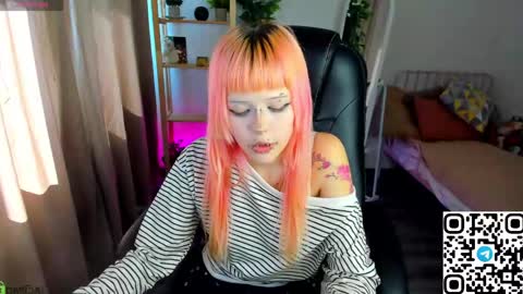 Snapshot of mika_vatashi chatting on May 7, 2026, 9:14 am Mika online show from May 7, 2026, 9:14 am