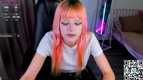 Snapshot of mika_vatashi chatting on May 22, 2026, 9:37 am Mika online show from May 22, 2026, 9:37 am