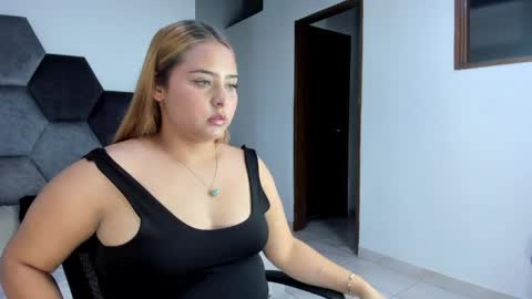 Snapshot of mikaelastonne chatting on April 19, 2026, 6:54 pm Mikaela blondie bigass online show from April 19, 2026, 6:54 pm