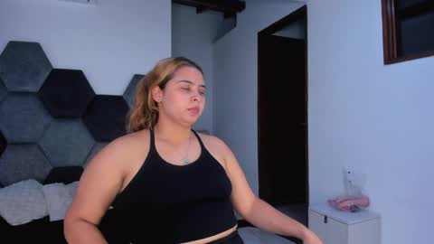 Snapshot of mikaelastonne chatting on April 26, 2026, 6:16 pm Mikaela blondie bigass online show from April 26, 2026, 6:16 pm